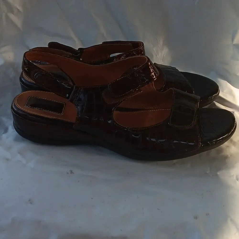 Clarks Artisan Brown Sandals Comfortable Flip-Flops Size 11XW